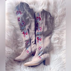 Over the Knee, tall woman’s boots, size 6.5, light gray